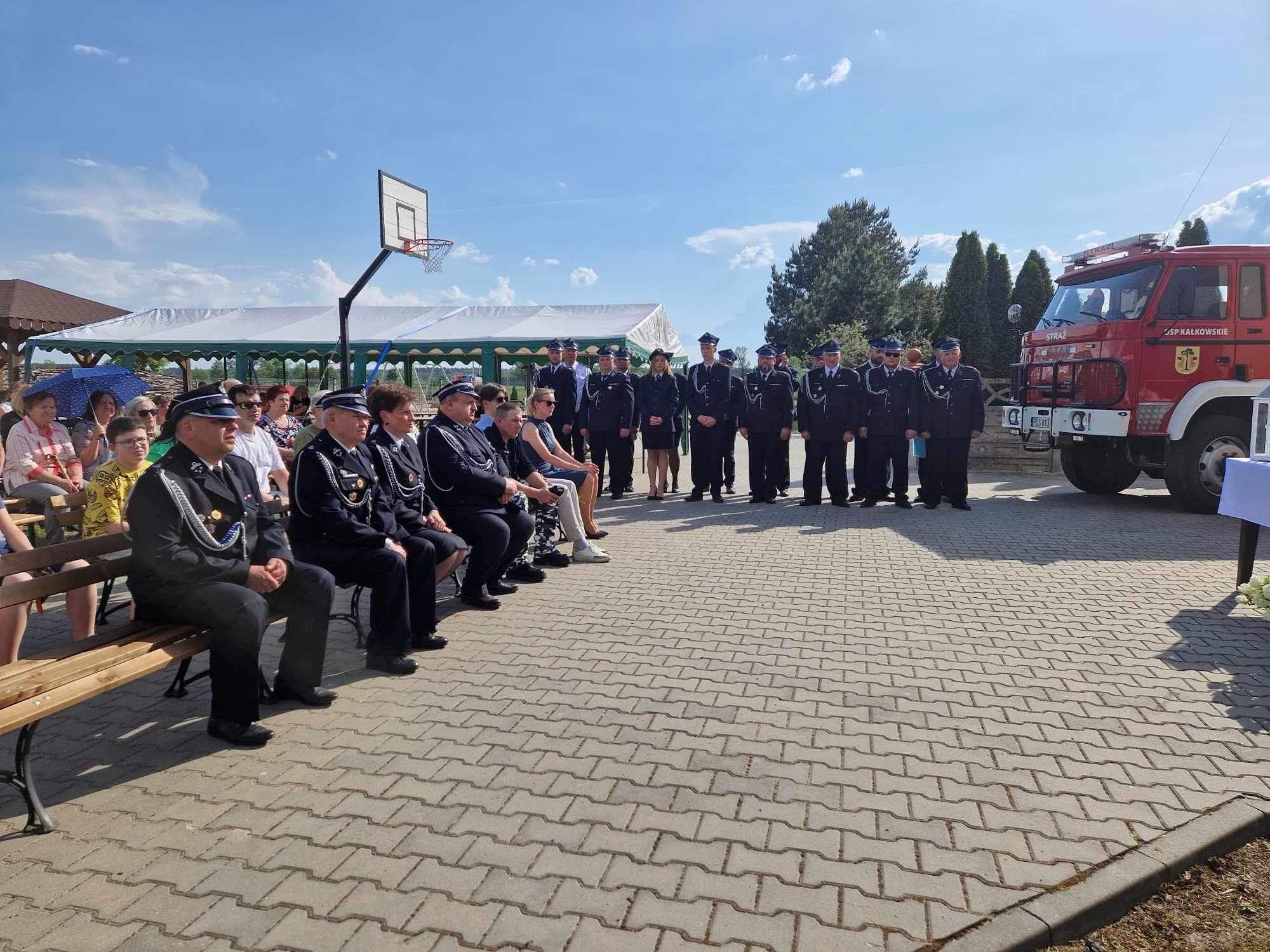 Poświęcenie figury św. Floriana i wozu bojowego w Kałkowskim