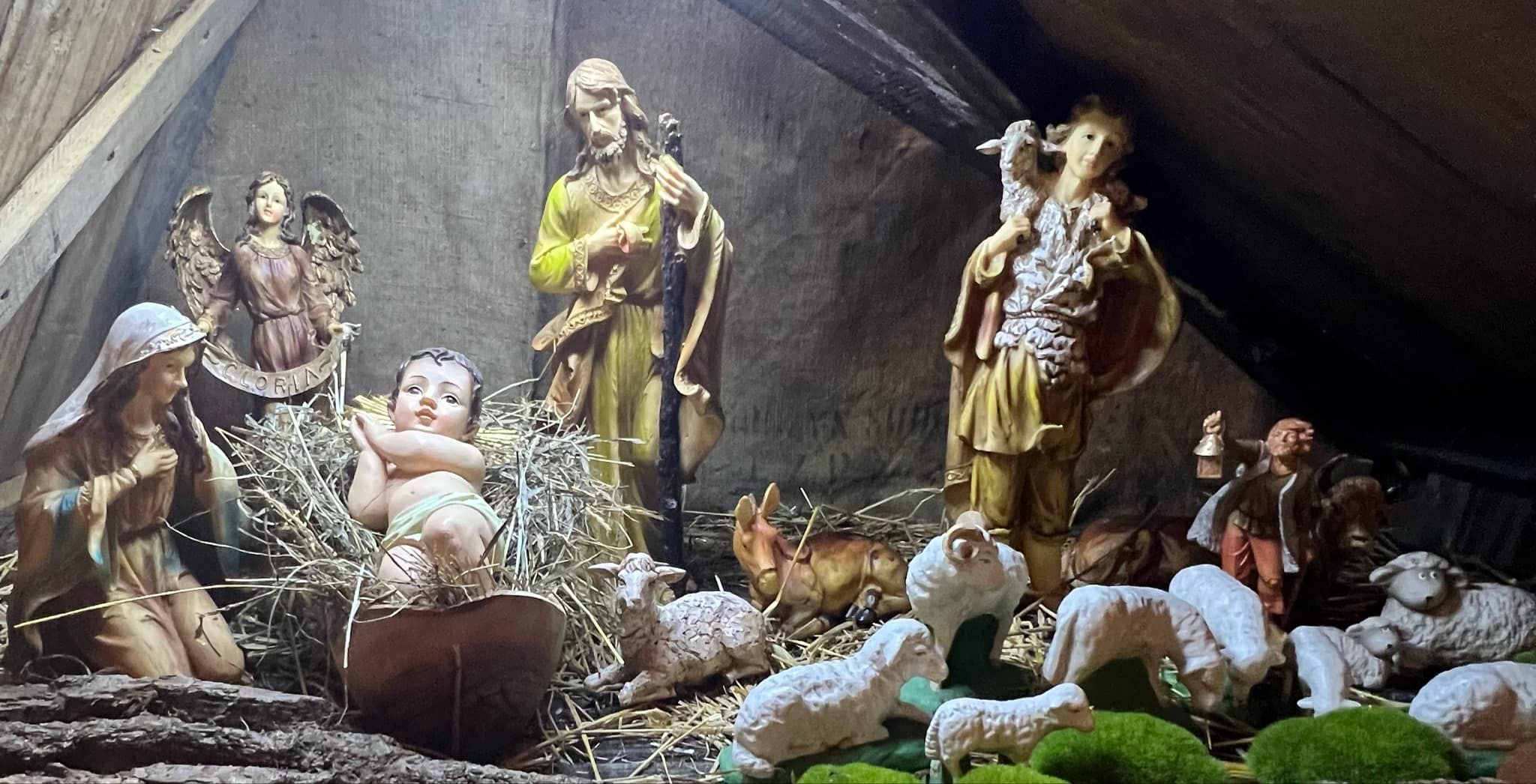 Przygotowanie kościoła do Świąt Bożego Narodzenia 2024